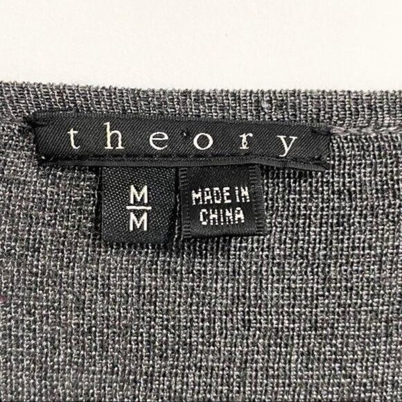 Theory scoop neck gray tunic top with side slits. Size M - Picture 7 of 9